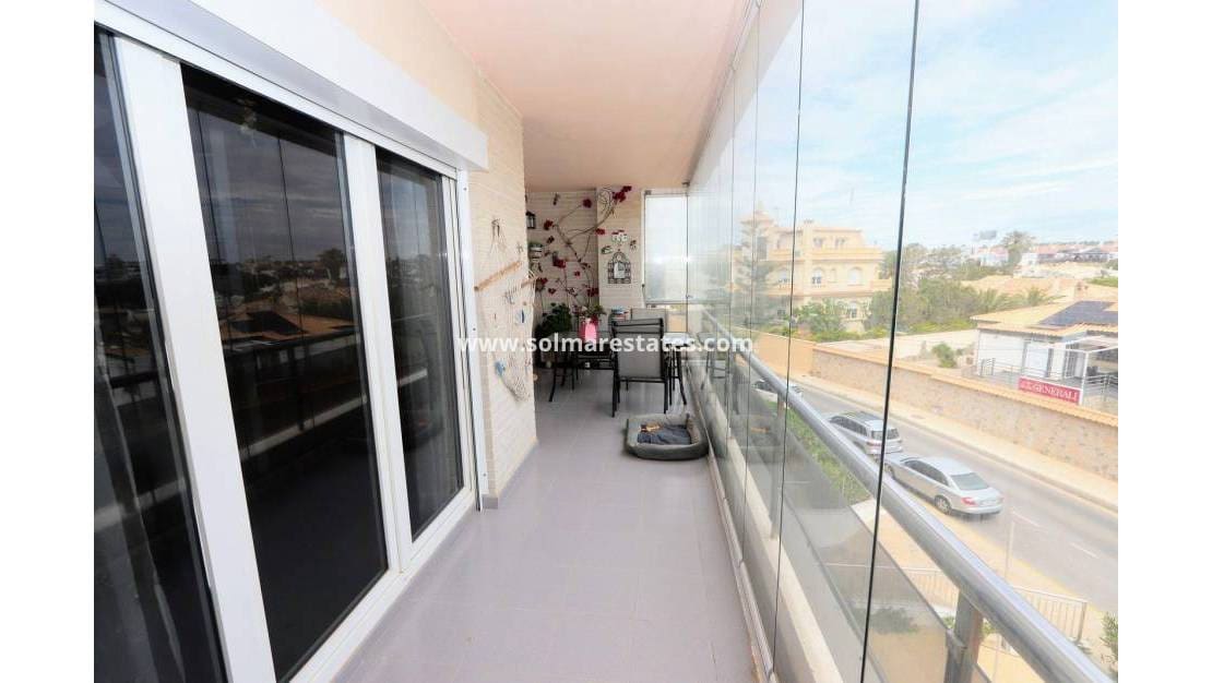 Apartamento de 3 habitaciones en Playa Flamenca en venta con piscina - 340.000 € (Ref: 9030682)