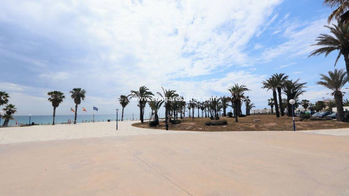 Apartamento de 3 habitaciones en Playa Flamenca en venta con piscina - 340.000 € (Ref: 9030682)
