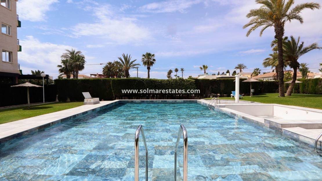 Apartamento de 3 habitaciones en Playa Flamenca en venta con piscina - 340.000 € (Ref: 9030682)