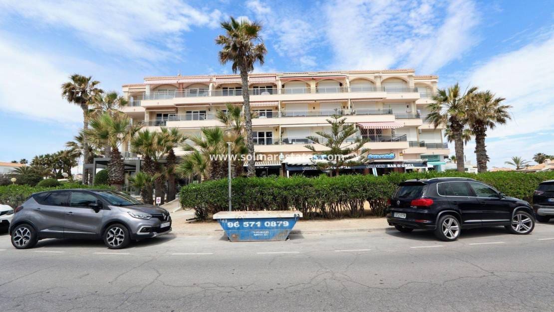 Apartamento de 3 habitaciones en Playa Flamenca en venta con piscina - 340.000 € (Ref: 9030682)