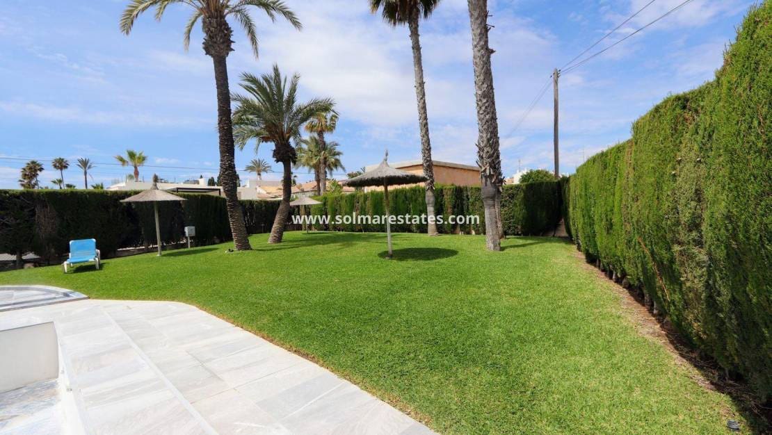 Apartamento de 3 habitaciones en Playa Flamenca en venta con piscina - 340.000 € (Ref: 9030682)