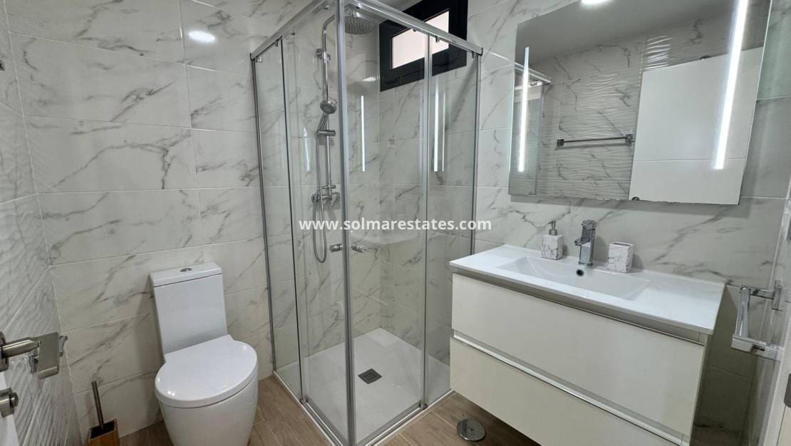 2 makuuhuone Huoneisto myytävänä paikassa Villamartin mukana uima-altaan - 259 000 € (Ref: 9030683)