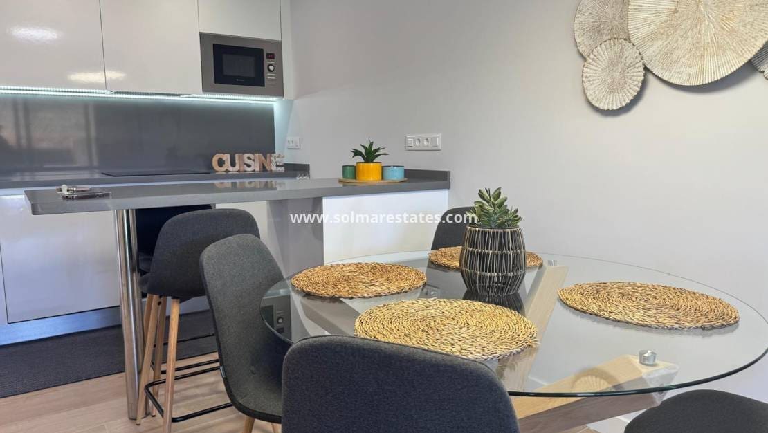 2 makuuhuone Huoneisto myytävänä paikassa Villamartin mukana uima-altaan - 259 000 € (Ref: 9030683)