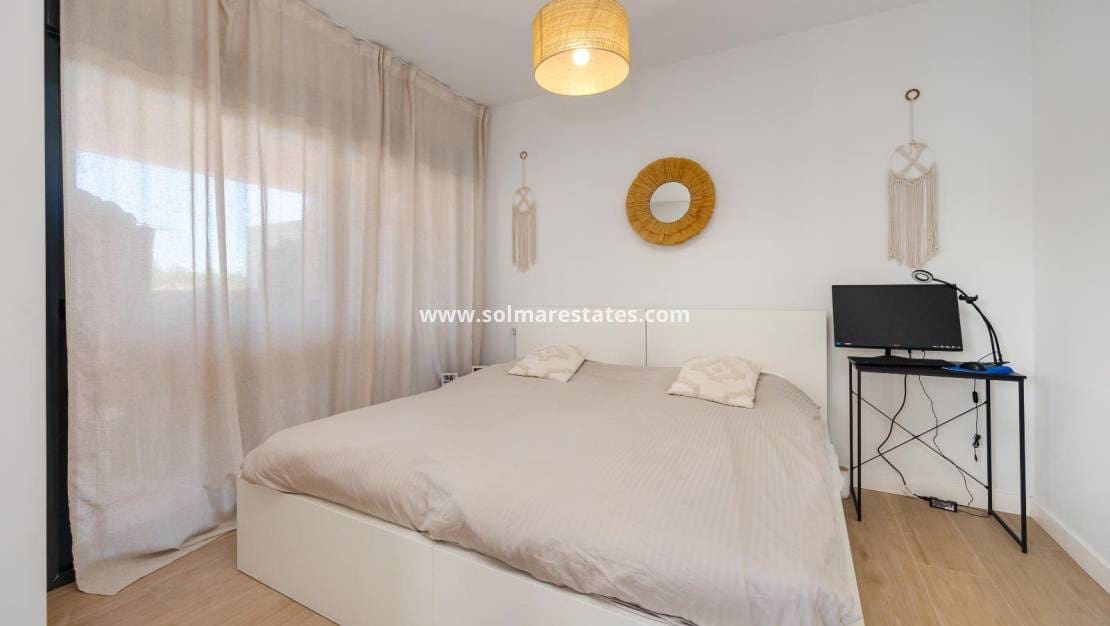2 bedroom Apartment for sale in Villamartin with pool - € 285,000 (Ref: 9049635)