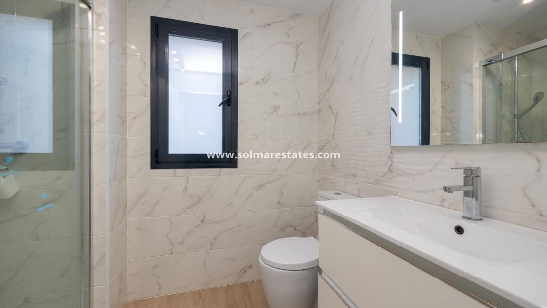 2 bedroom Apartment for sale in Villamartin with pool - € 285,000 (Ref: 9049635)