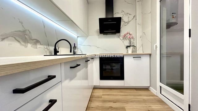 3 soveværelse Byhus til salg i Punta Prima, Torrevieja med swimmingpool - € 288.000 (Ref: 9049822)