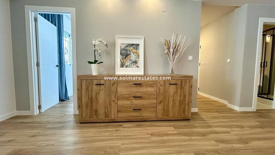 3 soveværelse Byhus til salg i Punta Prima med swimmingpool - € 288.000 (Ref: 9049822)