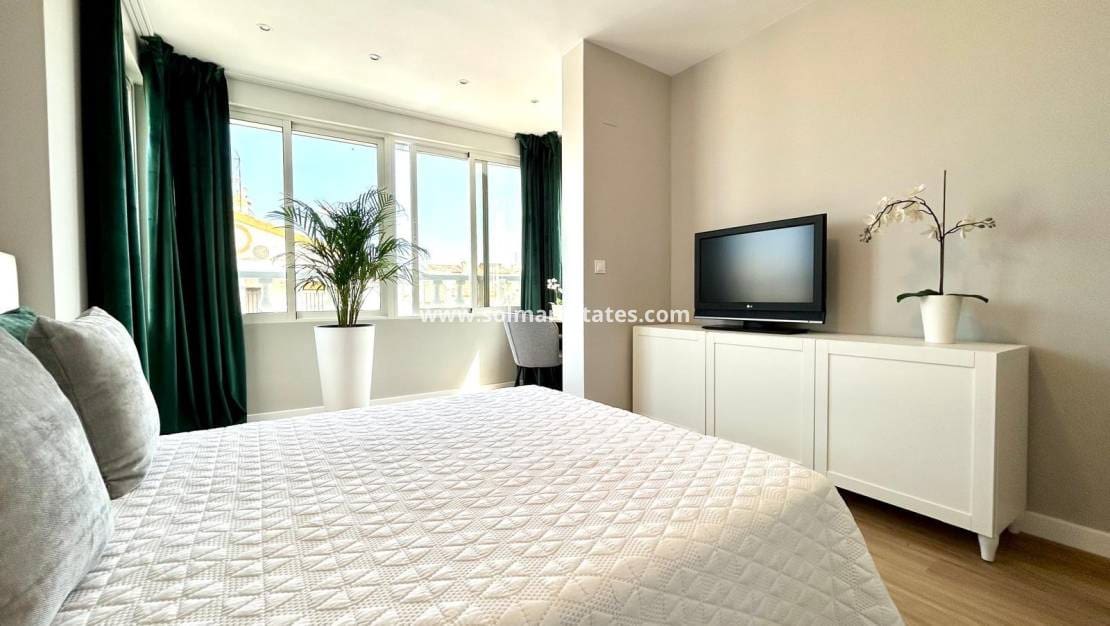 3 soveværelse Byhus til salg i Punta Prima med swimmingpool - € 288.000 (Ref: 9049822)