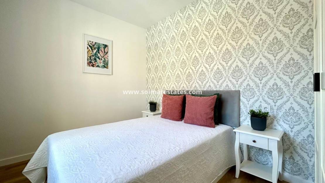 3 soveværelse Byhus til salg i Punta Prima med swimmingpool - € 288.000 (Ref: 9049822)