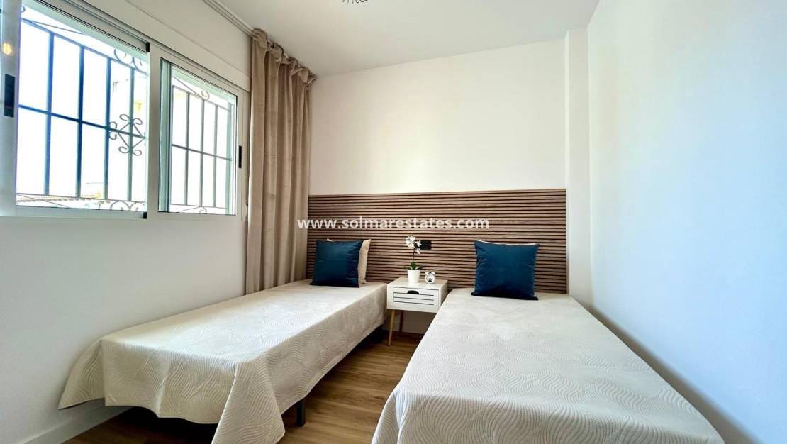 3 soveværelse Byhus til salg i Punta Prima med swimmingpool - € 288.000 (Ref: 9049822)