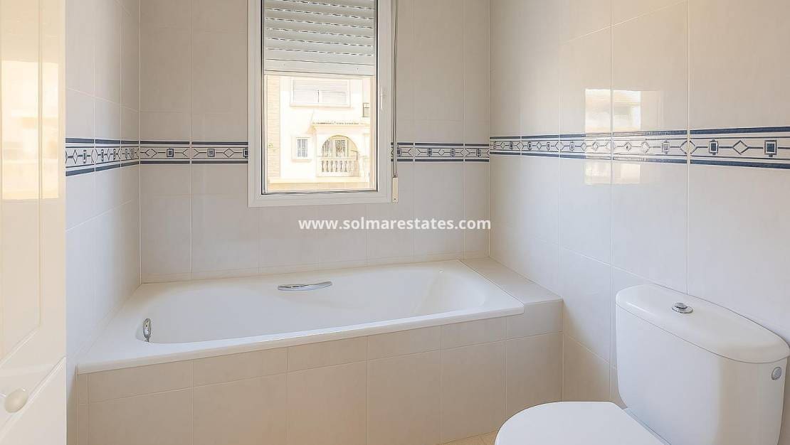 2 slaapkamer Huis te koop in Playa Flamenca met zwembad - € 182.000 (Ref: 9058226)