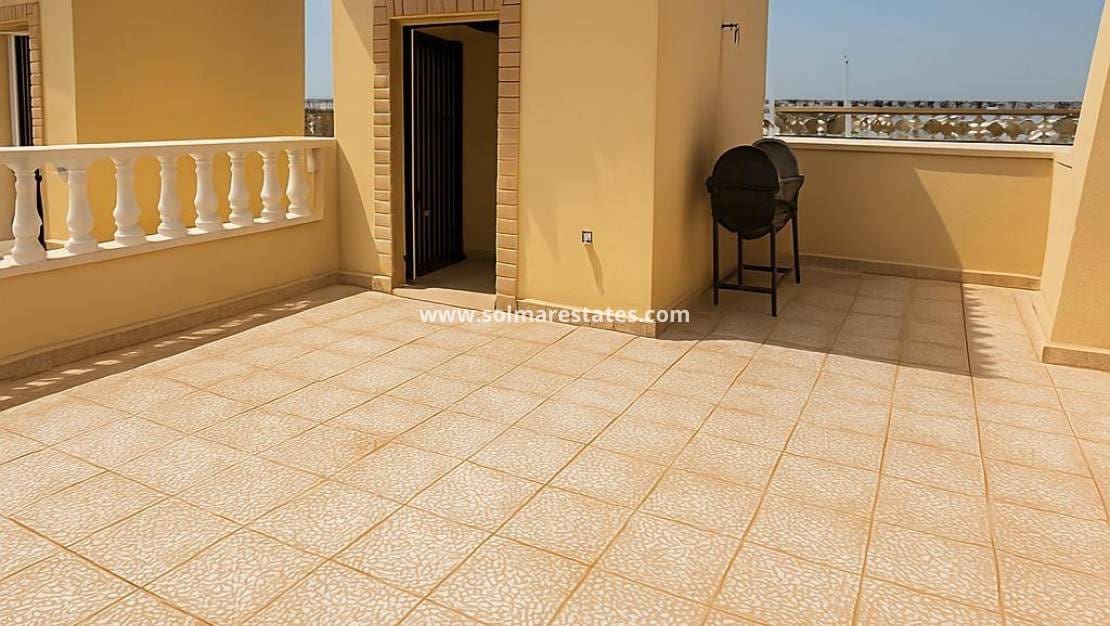 2 slaapkamer Huis te koop in Playa Flamenca met zwembad - € 182.000 (Ref: 9058226)