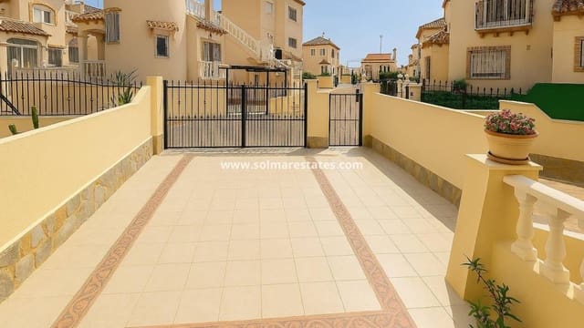 2 slaapkamer Huis te koop in Playa Flamenca, Orihuela met zwembad - € 182.000 (Ref: 9058226)