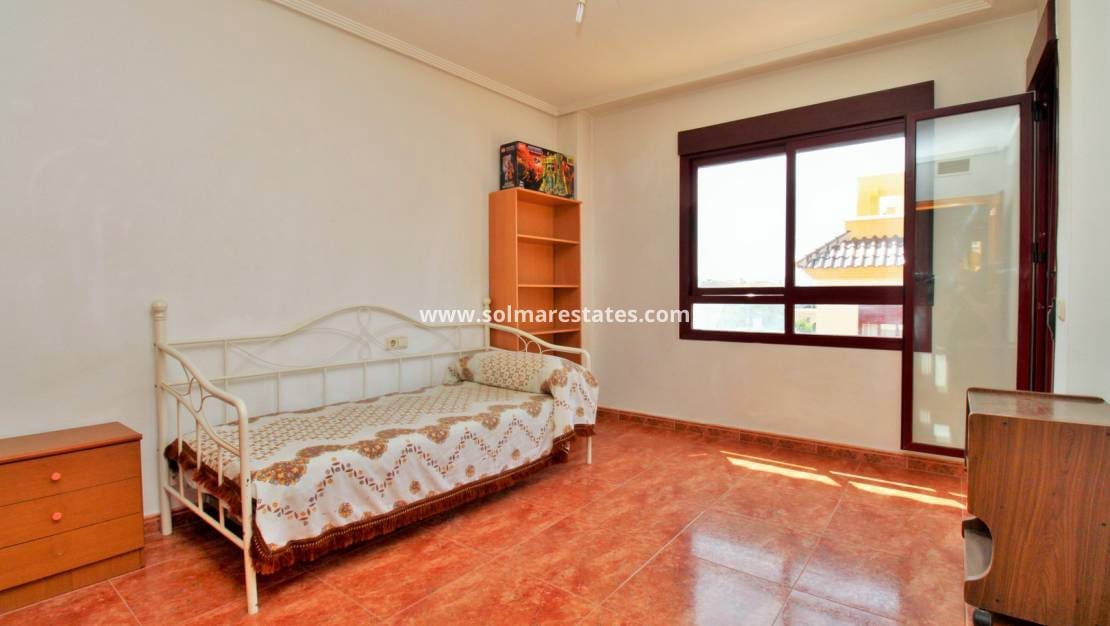 3 soveværelse Semi-Rækkehus til salg i Los Desamparados - € 199.000 (Ref: 9086131)