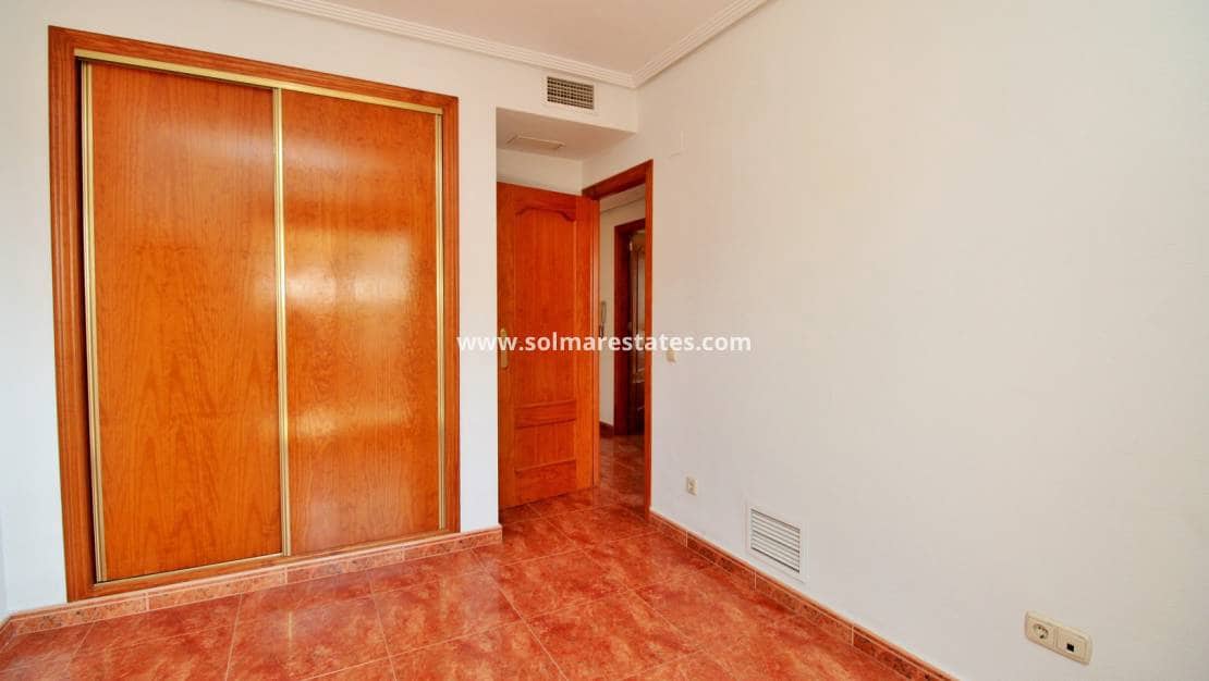 3 soveværelse Semi-Rækkehus til salg i Los Desamparados - € 199.000 (Ref: 9086131)