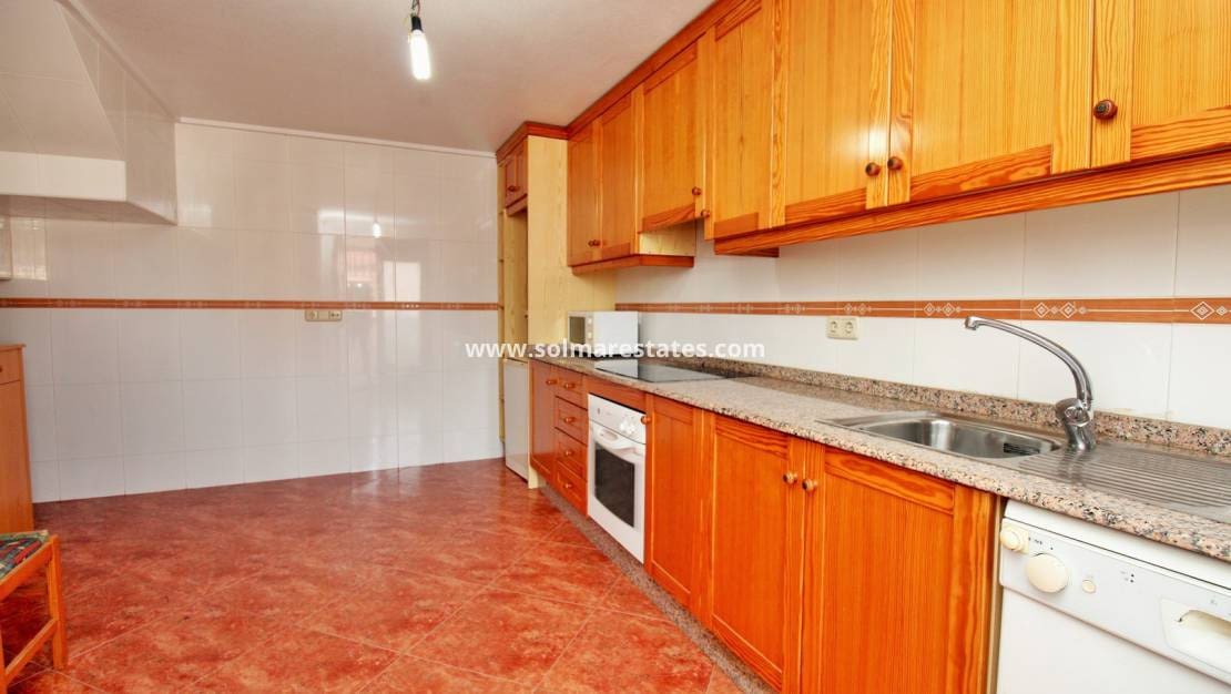 3 soveværelse Semi-Rækkehus til salg i Los Desamparados - € 199.000 (Ref: 9086131)