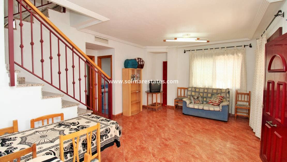 3 soveværelse Semi-Rækkehus til salg i Los Desamparados - € 199.000 (Ref: 9086131)