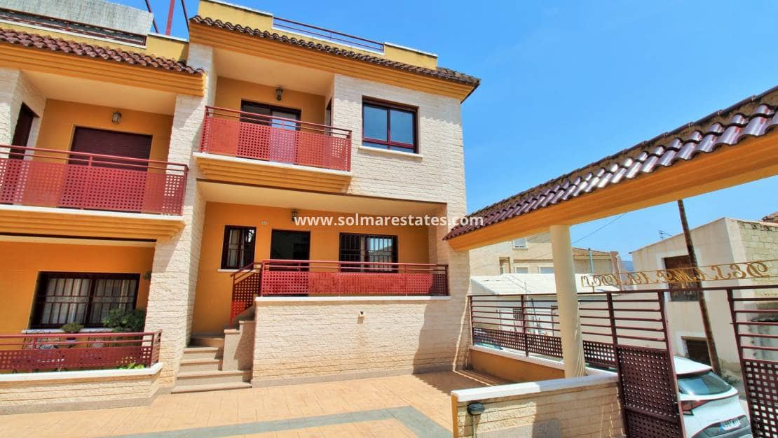 3 soveværelse Semi-Rækkehus til salg i Los Desamparados - € 199.000 (Ref: 9086131)