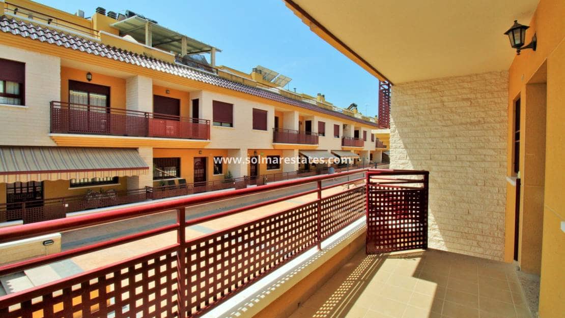 3 soveværelse Semi-Rækkehus til salg i Los Desamparados - € 199.000 (Ref: 9086131)