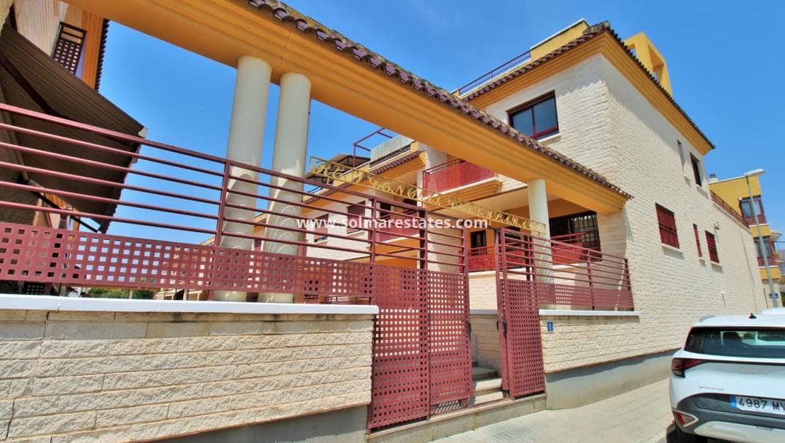 3 soveværelse Semi-Rækkehus til salg i Los Desamparados - € 199.000 (Ref: 9086131)