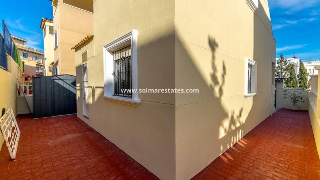 3 slaapkamer Villa te koop in Villamartin met zwembad - € 295.000 (Ref: 9094440)