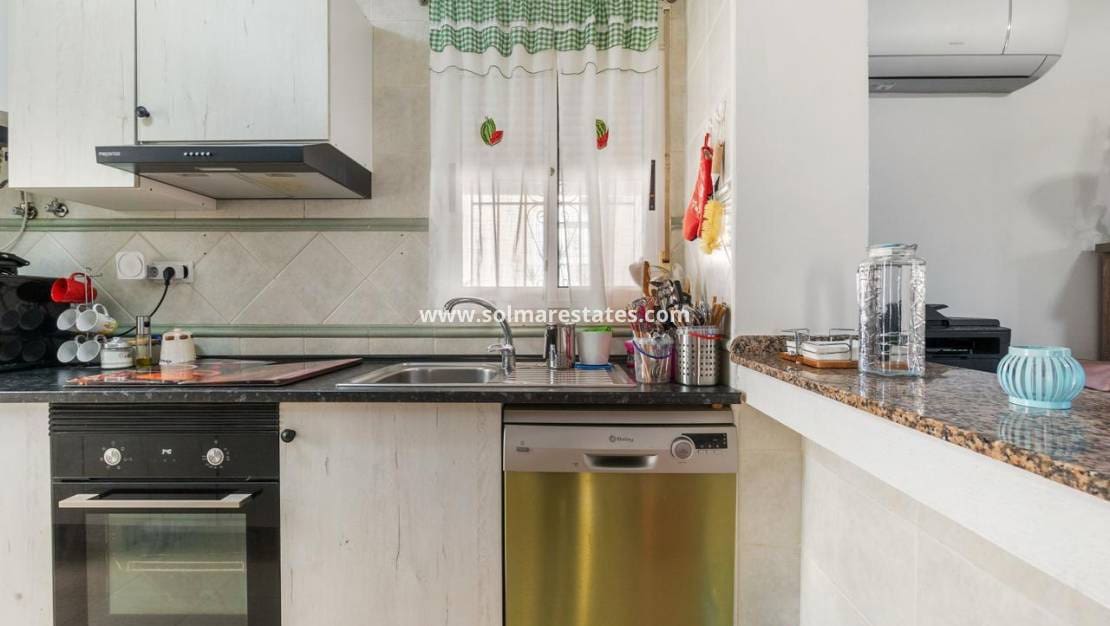 3 slaapkamer Villa te koop in Villamartin met zwembad - € 295.000 (Ref: 9094440)