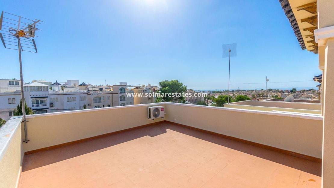 3 slaapkamer Villa te koop in Villamartin met zwembad - € 295.000 (Ref: 9094440)