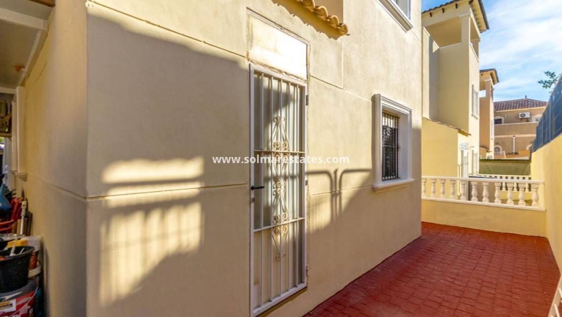3 slaapkamer Villa te koop in Villamartin met zwembad - € 295.000 (Ref: 9094440)