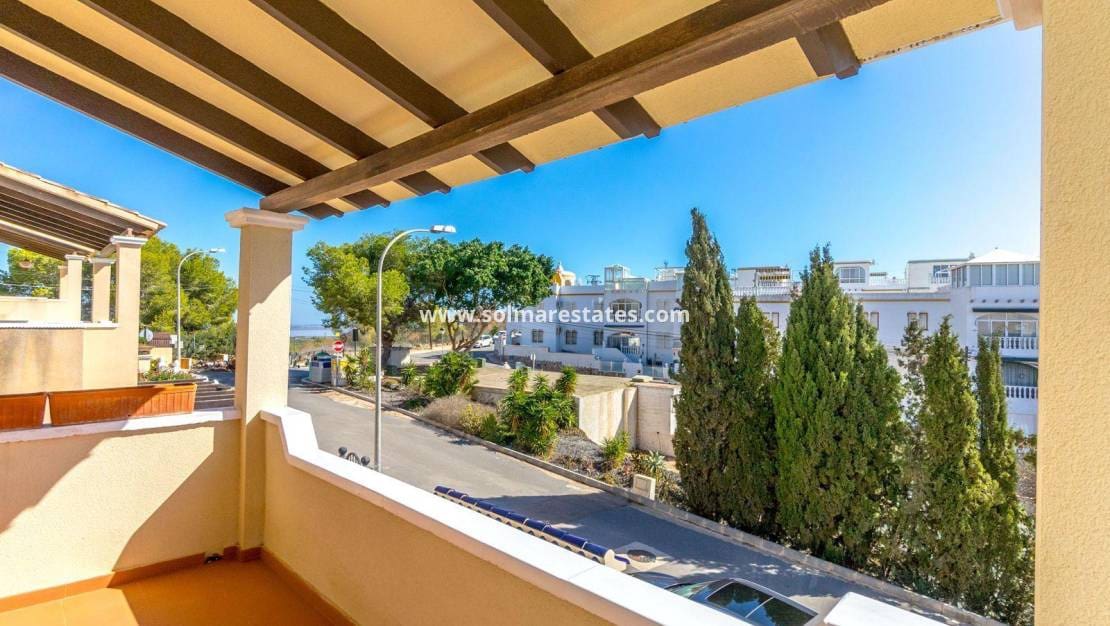 3 slaapkamer Villa te koop in Villamartin met zwembad - € 295.000 (Ref: 9094440)