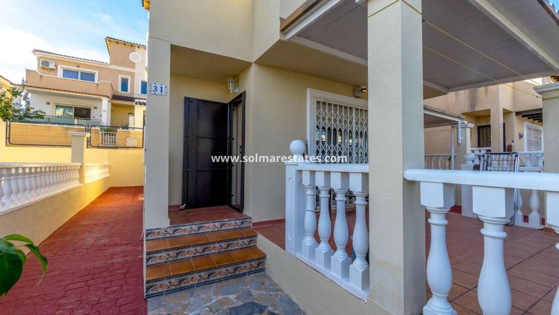3 bedroom Villa for sale in Villamartin with pool - € 295,000 (Ref: 9094440)