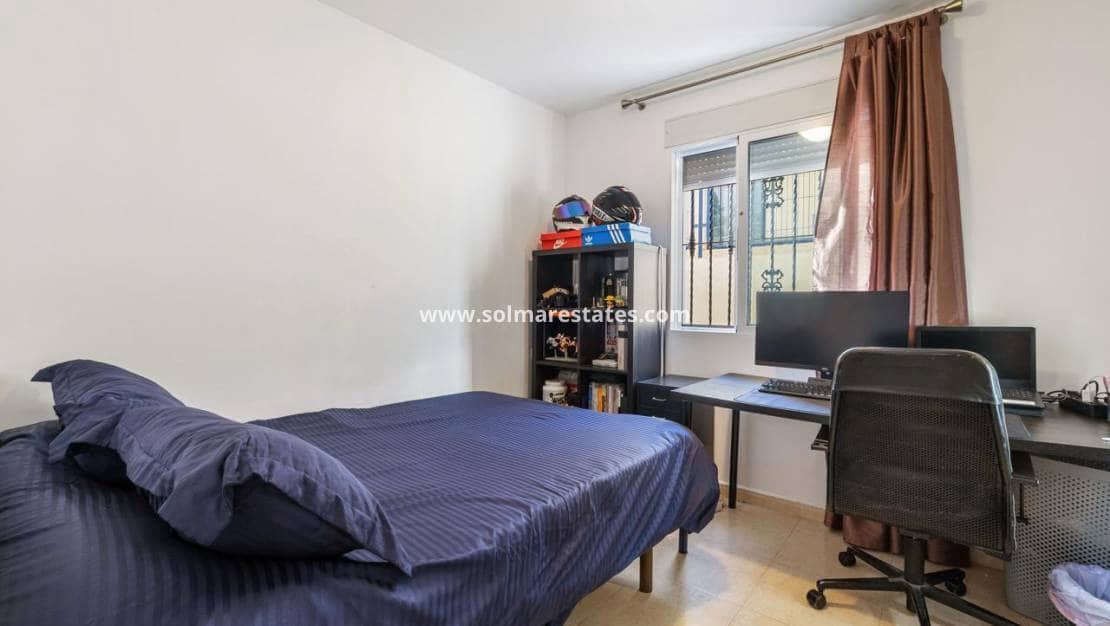 3 bedroom Villa for sale in Villamartin with pool - € 295,000 (Ref: 9094440)