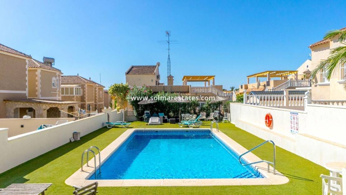 3 bedroom Villa for sale in Villamartin with pool - € 295,000 (Ref: 9094440)