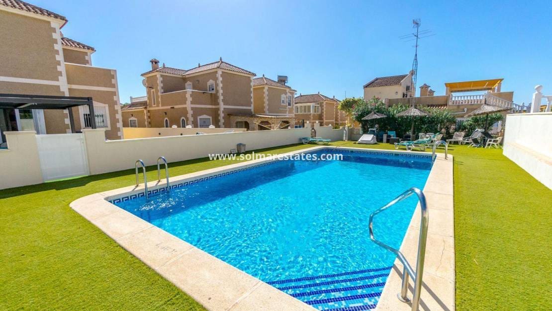 3 bedroom Villa for sale in Villamartin with pool - € 295,000 (Ref: 9094440)
