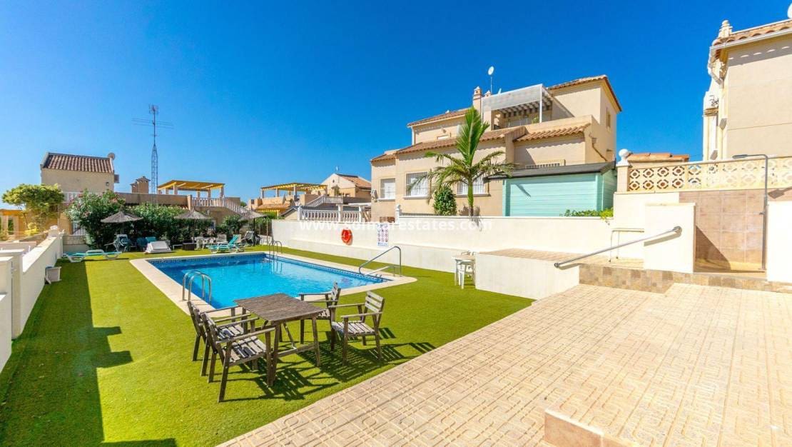 3 bedroom Villa for sale in Villamartin with pool - € 295,000 (Ref: 9094440)