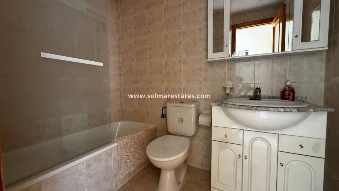 2 bedroom Apartment for sale in Villamartin with pool - € 119,000 (Ref: 9101521)