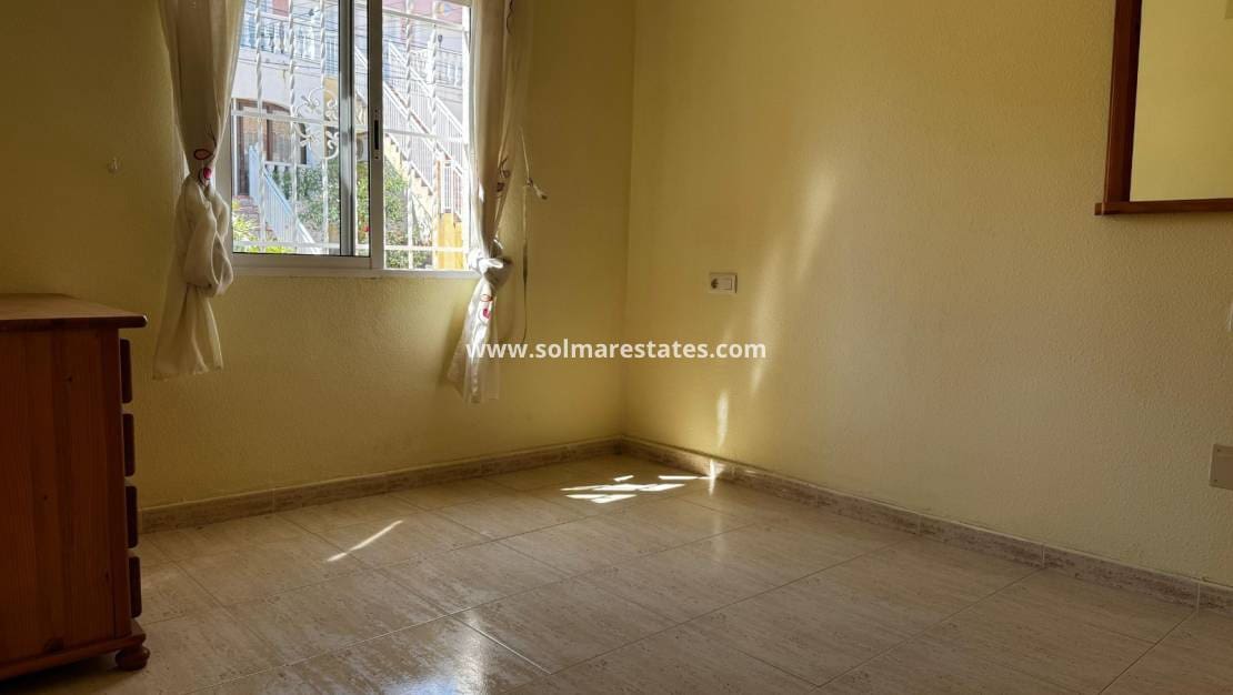 2 bedroom Apartment for sale in Villamartin with pool - € 119,000 (Ref: 9101521)