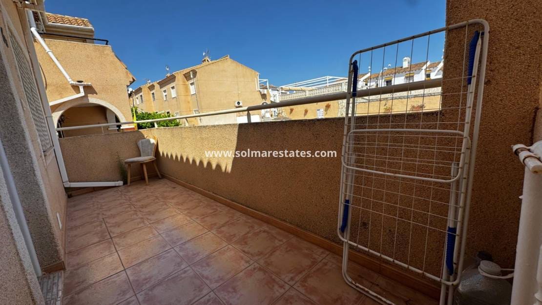 2 bedroom Apartment for sale in Villamartin with pool - € 119,000 (Ref: 9101521)