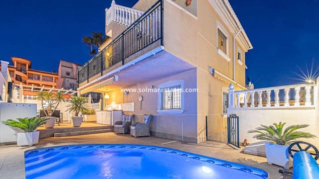 4 Zimmer Villa zu verkaufen in Villamartin, Orihuela mit Pool - 379.000 € (Ref: 9105169)