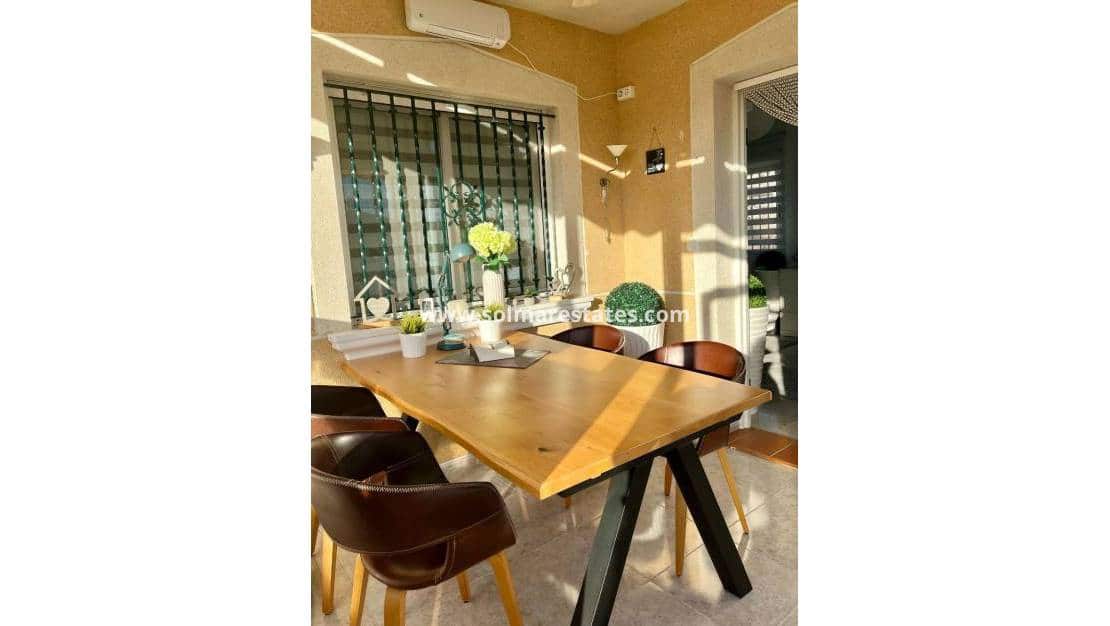 4 bedroom Villa for sale in Villamartin with pool - € 379,000 (Ref: 9105169)