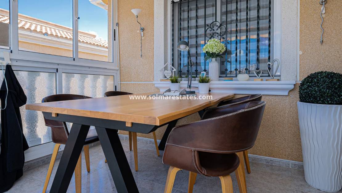 4 bedroom Villa for sale in Villamartin with pool - € 379,000 (Ref: 9105169)