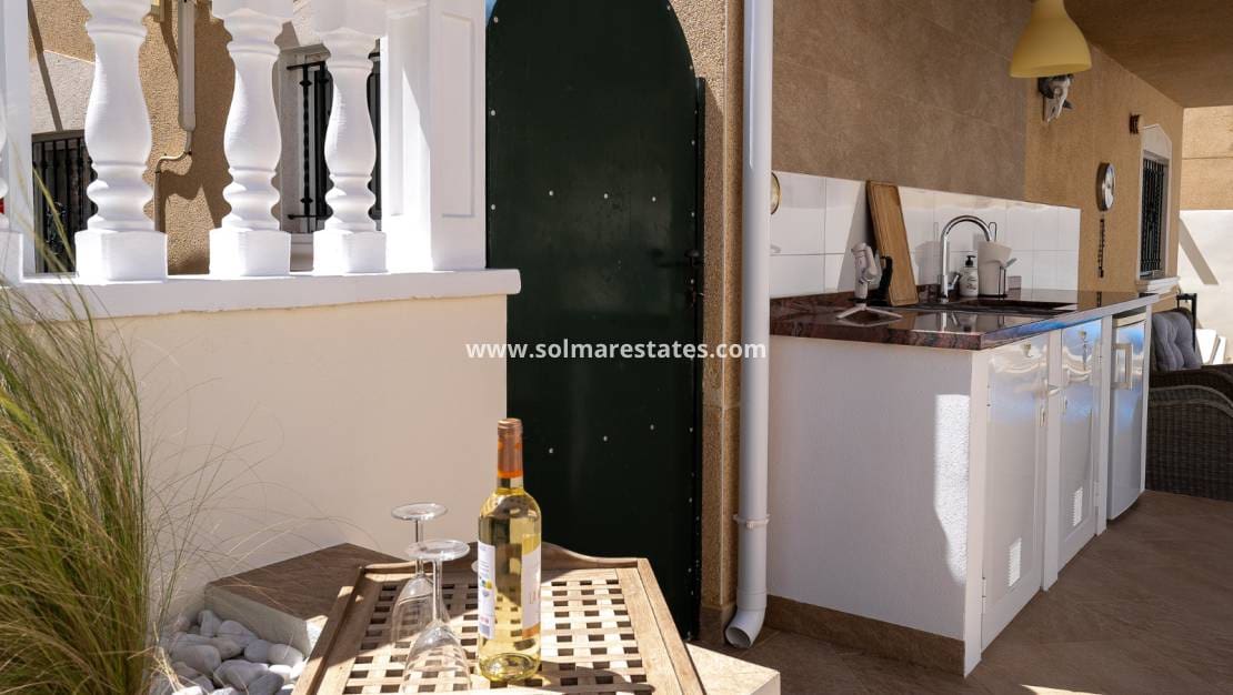 4 bedroom Villa for sale in Villamartin with pool - € 379,000 (Ref: 9105169)