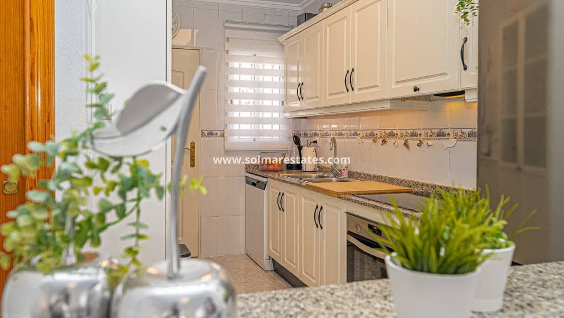 4 bedroom Villa for sale in Villamartin with pool - € 379,000 (Ref: 9105169)