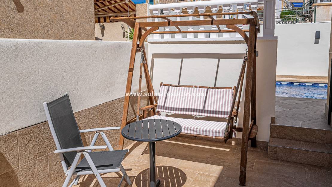 4 bedroom Villa for sale in Villamartin with pool - € 379,000 (Ref: 9105169)