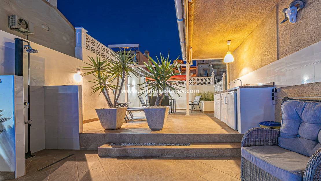 4 bedroom Villa for sale in Villamartin with pool - € 379,000 (Ref: 9105169)