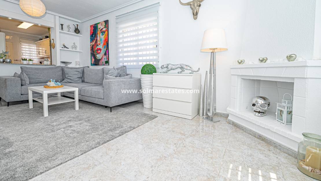 4 bedroom Villa for sale in Villamartin with pool - € 379,000 (Ref: 9105169)