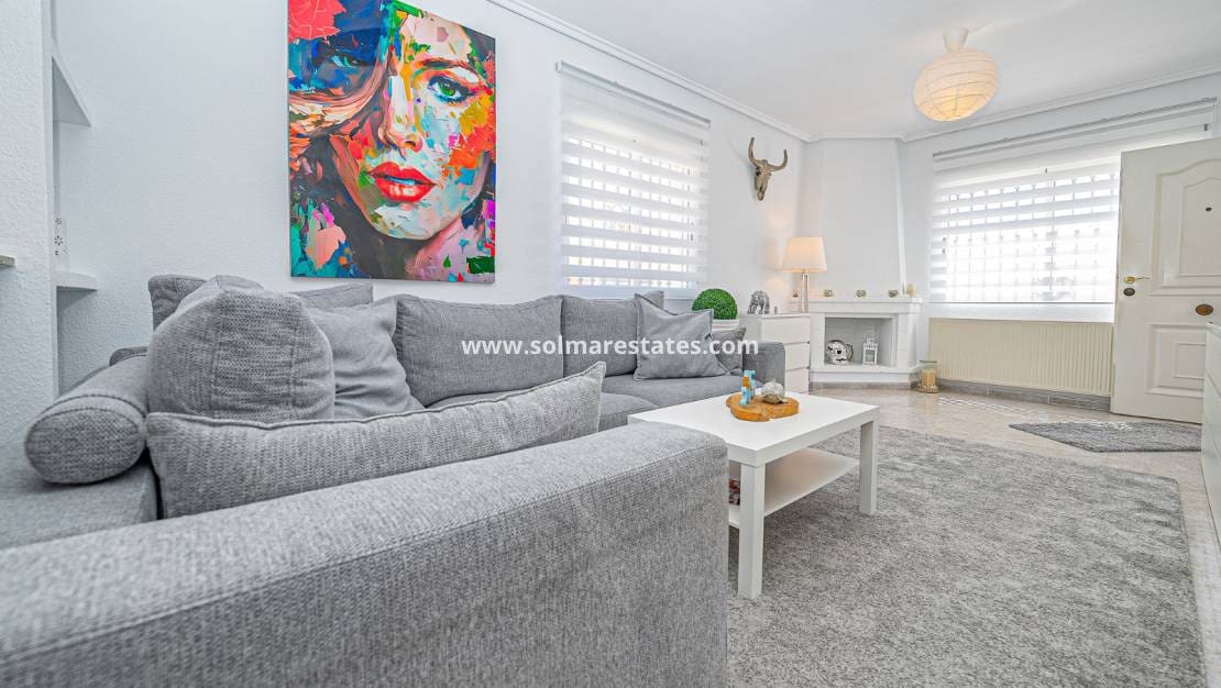 4 bedroom Villa for sale in Villamartin with pool - € 379,000 (Ref: 9105169)