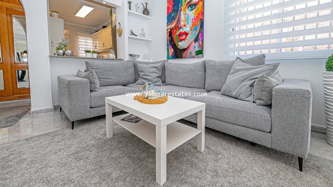 4 bedroom Villa for sale in Villamartin with pool - € 379,000 (Ref: 9105169)