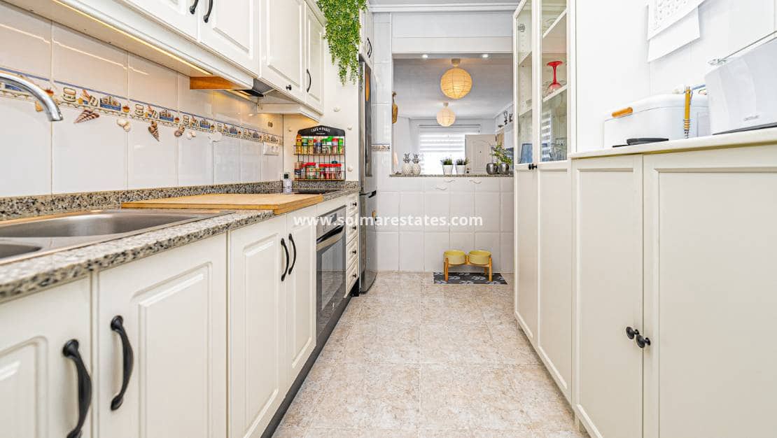 4 bedroom Villa for sale in Villamartin with pool - € 379,000 (Ref: 9105169)