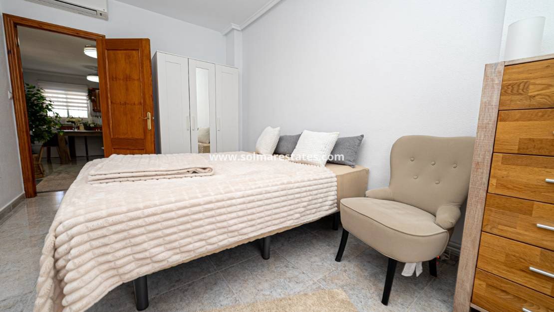 4 bedroom Villa for sale in Villamartin with pool - € 379,000 (Ref: 9105169)