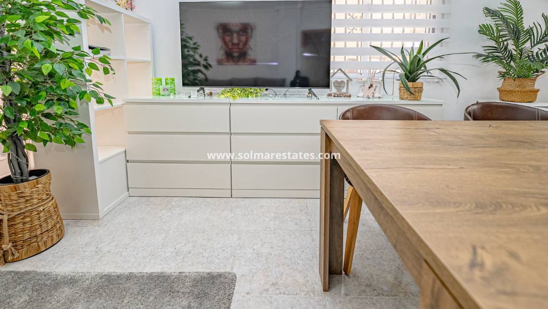 4 bedroom Villa for sale in Villamartin with pool - € 379,000 (Ref: 9105169)